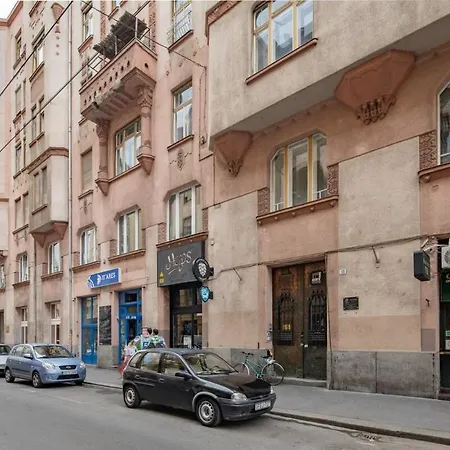 Extreme - Modern Mini Budapest