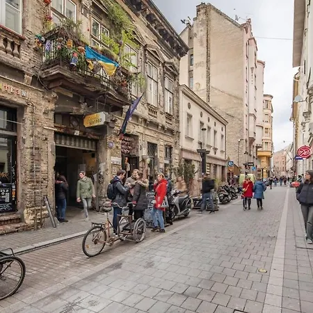 Extreme - Modern Mini Budapest